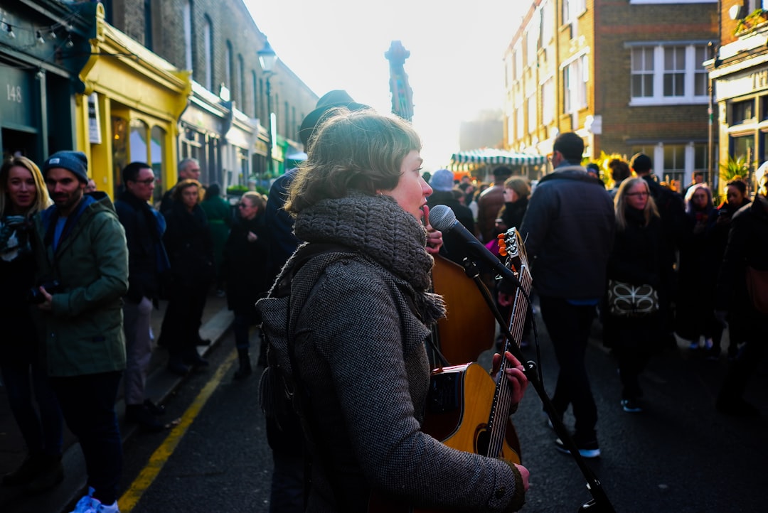 Photo Violinist performing